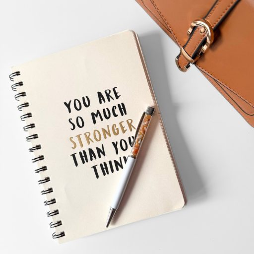 Fehér ásvány toll