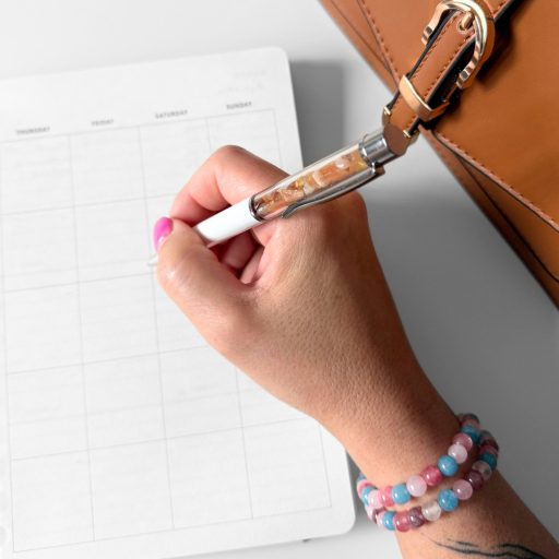 Fehér ásvány toll