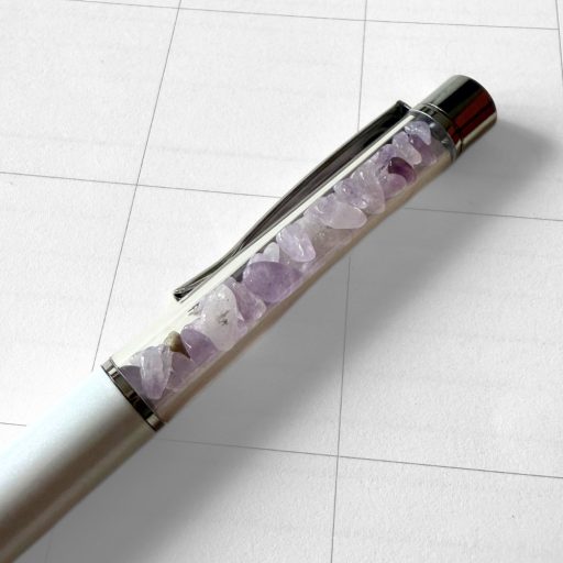 Fehér ásvány toll