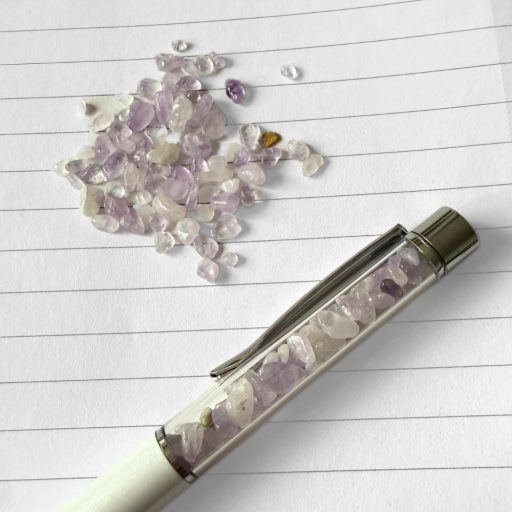 Fehér ásvány toll