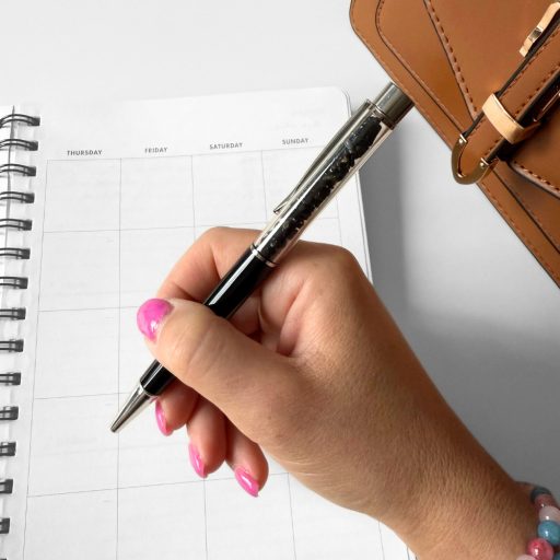 Fekete ásvány toll