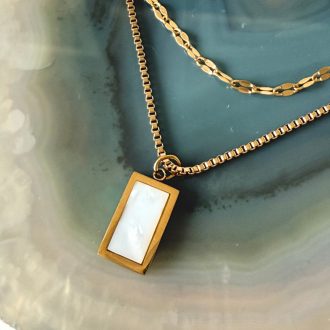  nemesacél nyaklánc 18 karátos arany bevonattal, zománc medállal