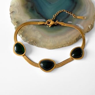 nemesacél karkötő 18 karátos arany bevonattal és zöld üveggel díszítve