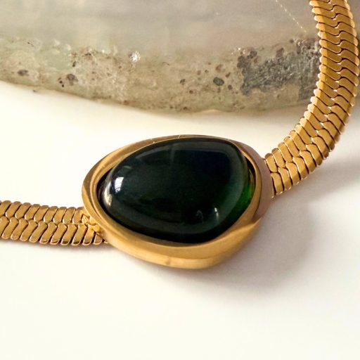 nemesacél karkötő 18 karátos arany bevonattal és zöld üveggel díszítve