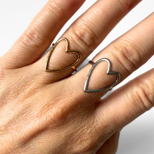 szív alakú nemesacél gyűrű ezüst bevonattal