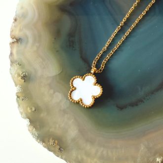 arany bevonatú nyaklánc fehér zománc medállal