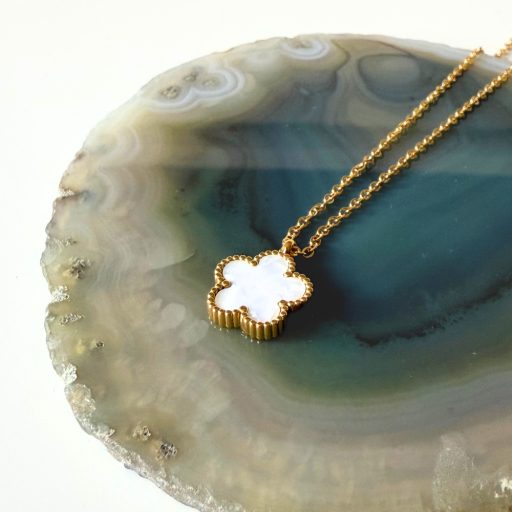 arany bevonatú nyaklánc fehér zománc medállal