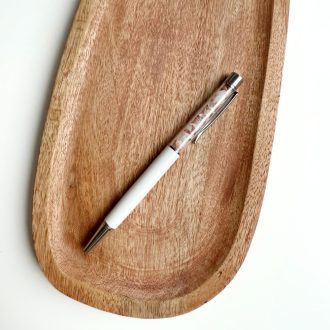 fehér jade, rózsakvarc és rodonit ásvány toll